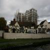 The Swan and Bottle (in the shadow of a 6-storey Xerox office block) and to the right, visitor moorings by Mark Whalley – 11 November 2007