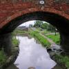 The entrance to the Ashby Canal is through the roving bridge on the right by David Tunbridge – 22 June 2007